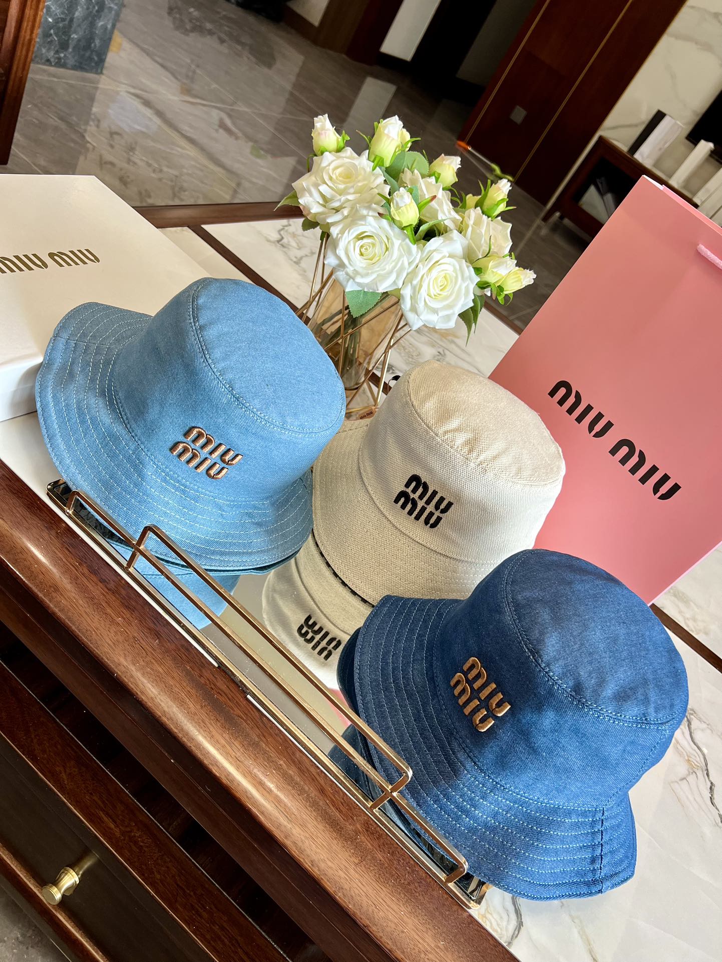 miu miu hat model 09